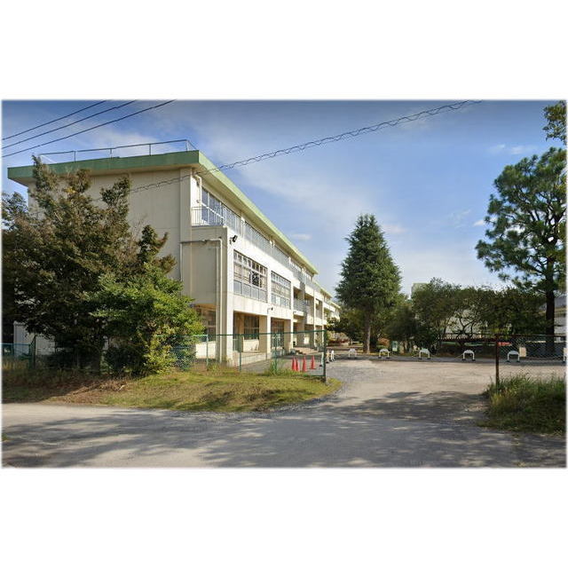 小学校　牛久市立牛久小学校（小学校）まで1100m