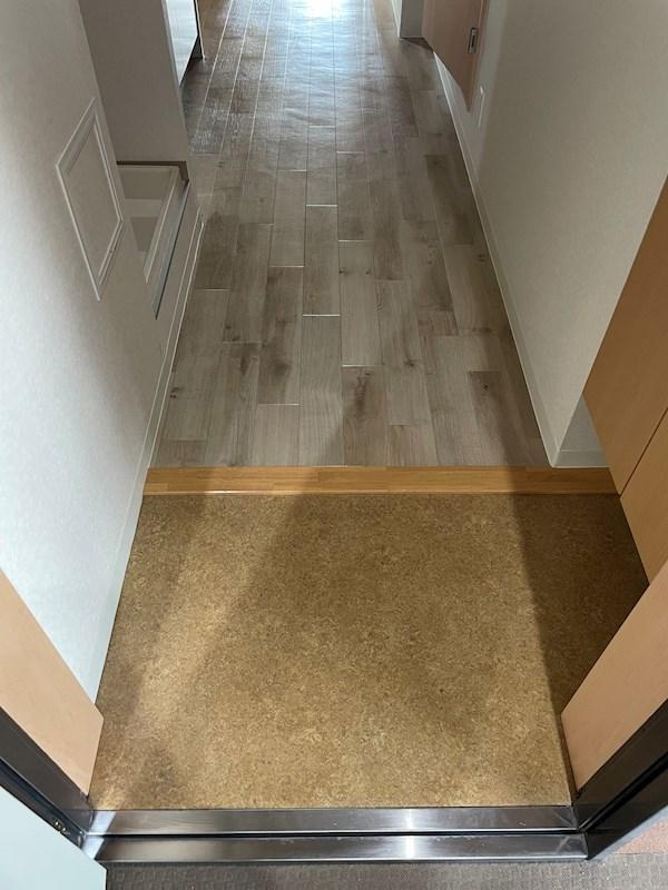 玄関　※同物件、別部屋参考写真