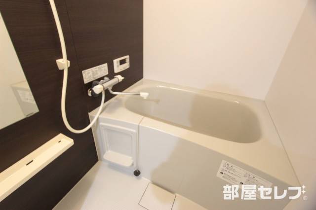 バス・シャワールーム　ゆったりバスルーム