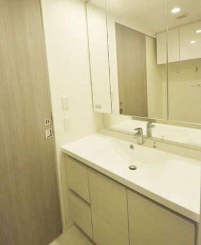 洗面設備　スペースが確保できる洗面所です