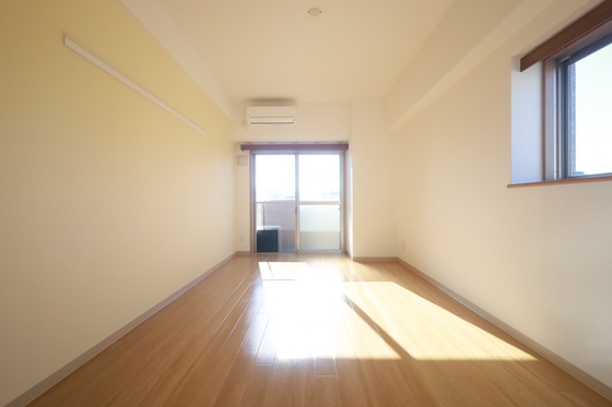 居室・リビング　※別号室の写真です