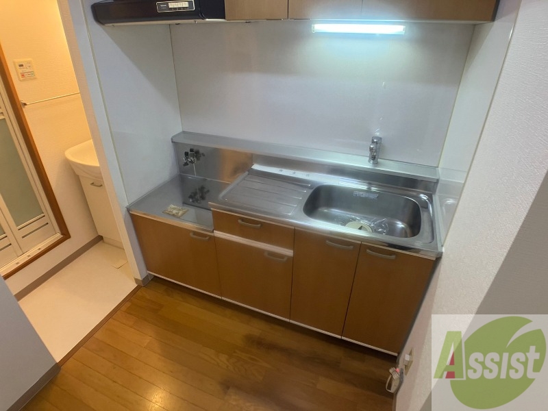 キッチン　キッチンです。ご自身でコンロを設置していただけます。