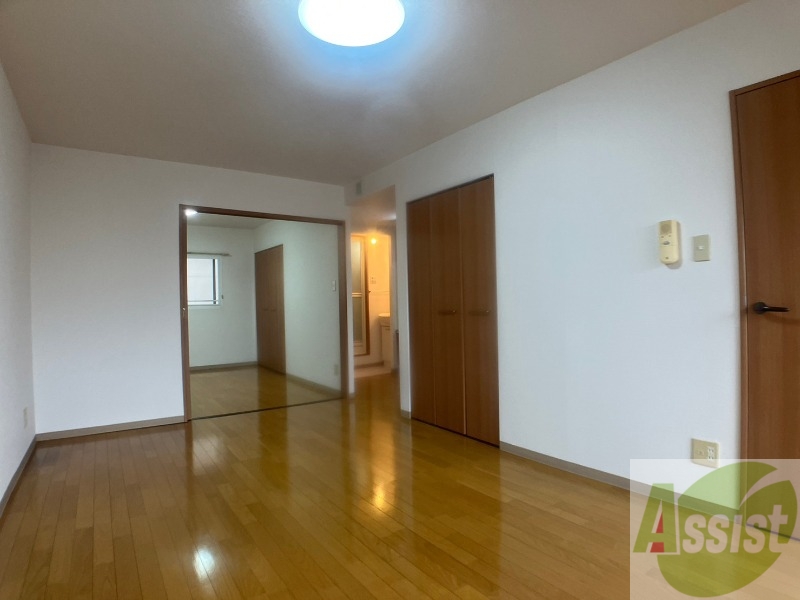 居室・リビング　広々したリビングで快適にくつろげそうです。