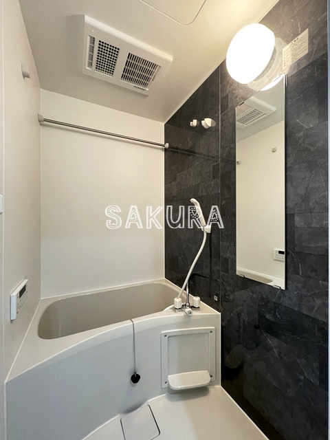 バス・シャワールーム　雨の日でも安心の浴室乾燥機付きです♪