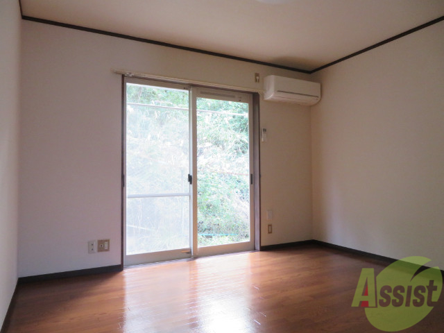 居室・リビング　とても広々しているリビングです。日当たりも良いですね