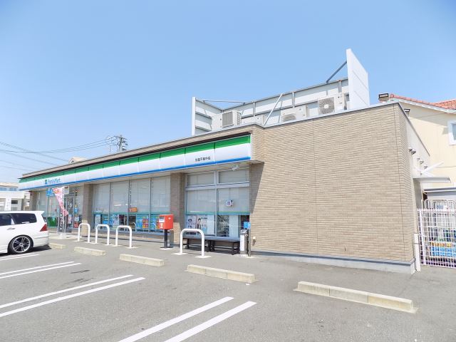 コンビニ　ファミリーマート　平島中店（コンビニ）まで130m