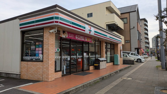 コンビニ　セブンイレブン（コンビニ）まで900m