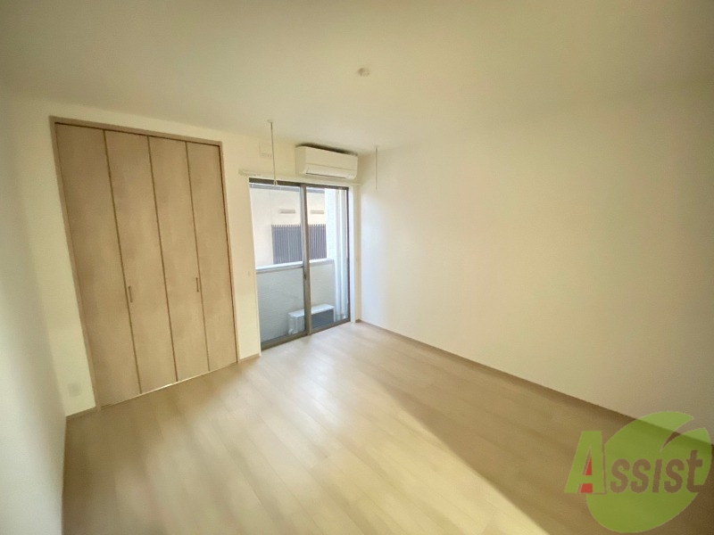 居室・リビング　７帖の洋室です。生活のメインとなる部屋ですね。