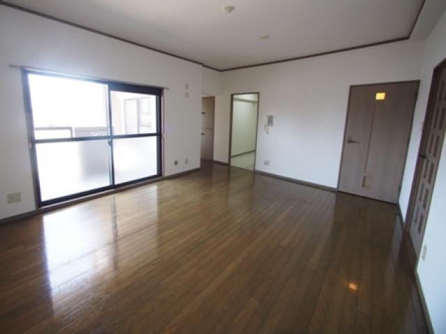 居室・リビング　同物件、別号室