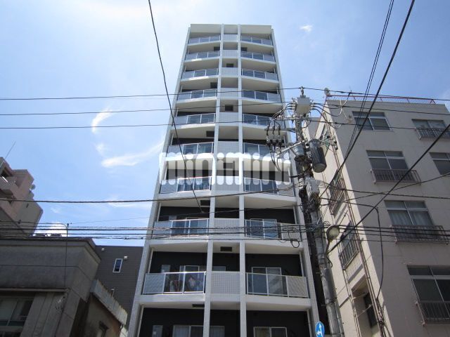 建物外観　１１階建てのマンション