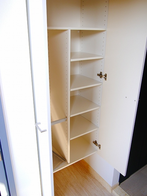 収納　収納力の高い靴箱です