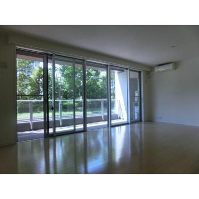 居室・リビング　写真は同タイプ住居です。