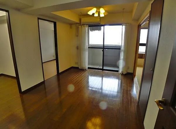 居室・リビング　同タイプ・別フロアの室内　イメージとして