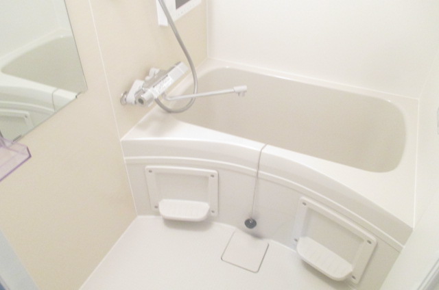 バス・シャワールーム　モデル写真