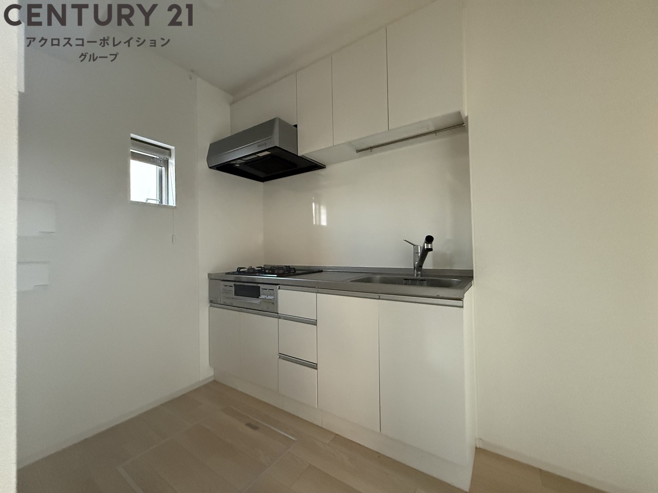 キッチン　3口ガスコンロ付きのシステムキッチン！