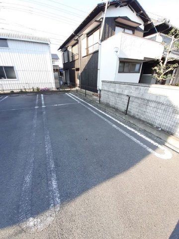 駐車場　車をお持ちの方に嬉しい駐車場付きの物件です
