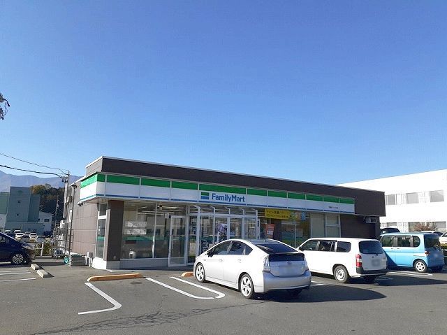 コンビニ　ファミリーマート箕輪バイパス店（コンビニ）まで450m
