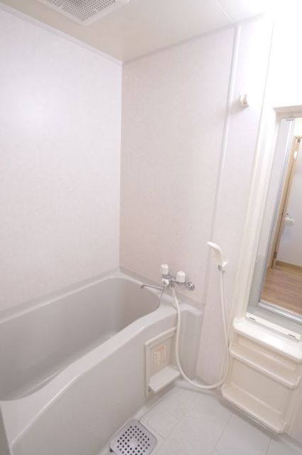 バス・シャワールーム　【キッチン】バスルーム