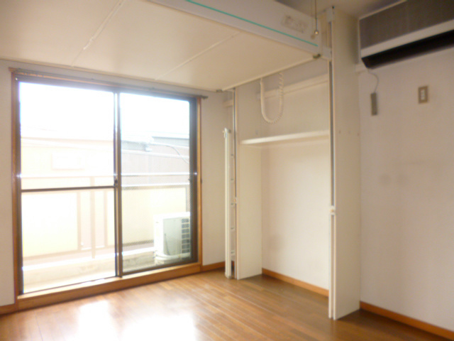 居室・リビング　※写真は　306号室