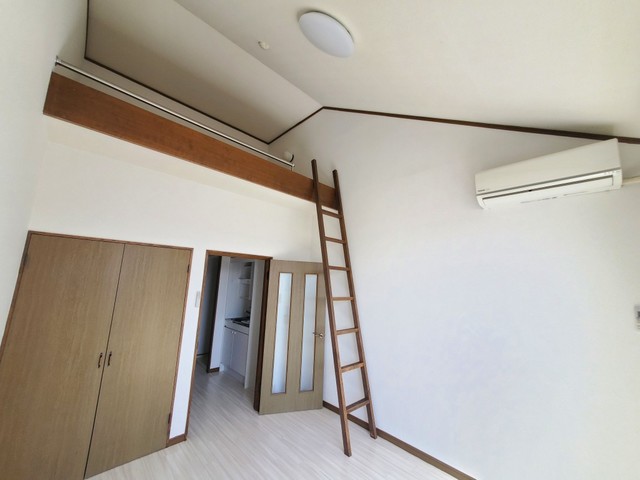 居室・リビング　【洋室】ロフト付き洋室天井照明器具（設備）