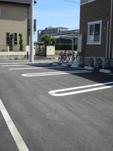 駐車場　駐車場に車を止められます