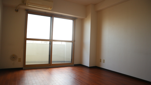 居室・リビング　別号室の部屋