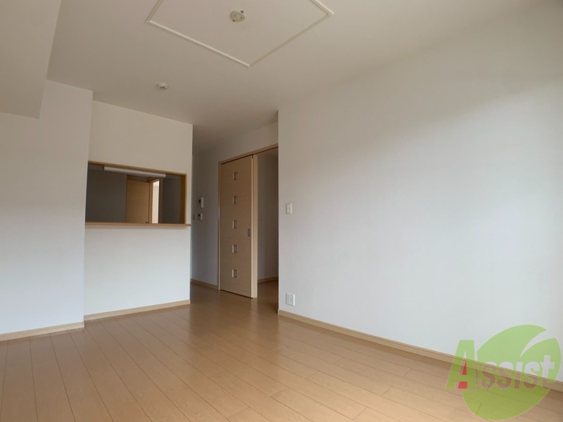 居室・リビング　リビングは１０．８帖と広いので、大きな家具もおけます。