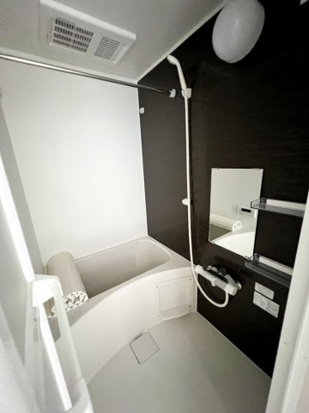 バス・シャワールーム　雨の日でも安心の浴室乾燥機付きです♪