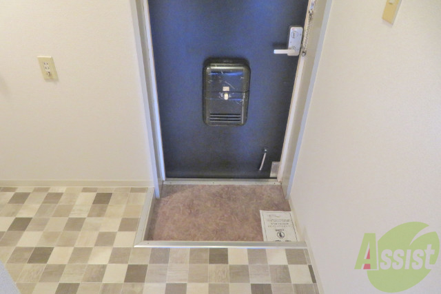 玄関　玄関は広さも有るので横にシューズボックスも置いたら良さそう。