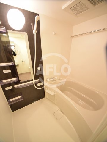 バス・シャワールーム　セレニテ桜川駅前プリエ　浴室