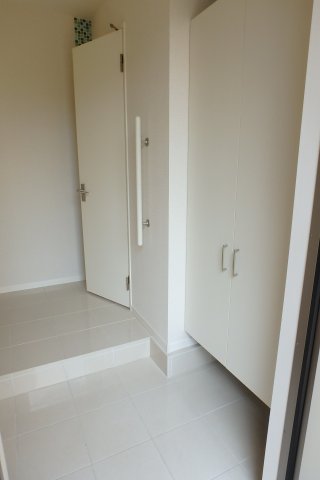 玄関　※参考写真（E２号室）