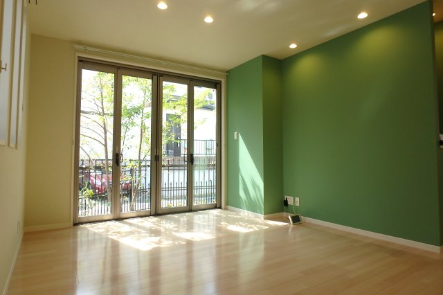 居室・リビング　※参考写真（E２号室）