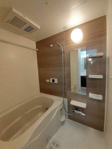 バス・シャワールーム　落ち着いた空間のお風呂です
