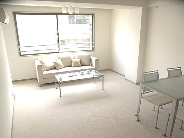 居室・リビング　★南面の明るいリビングスペースです★