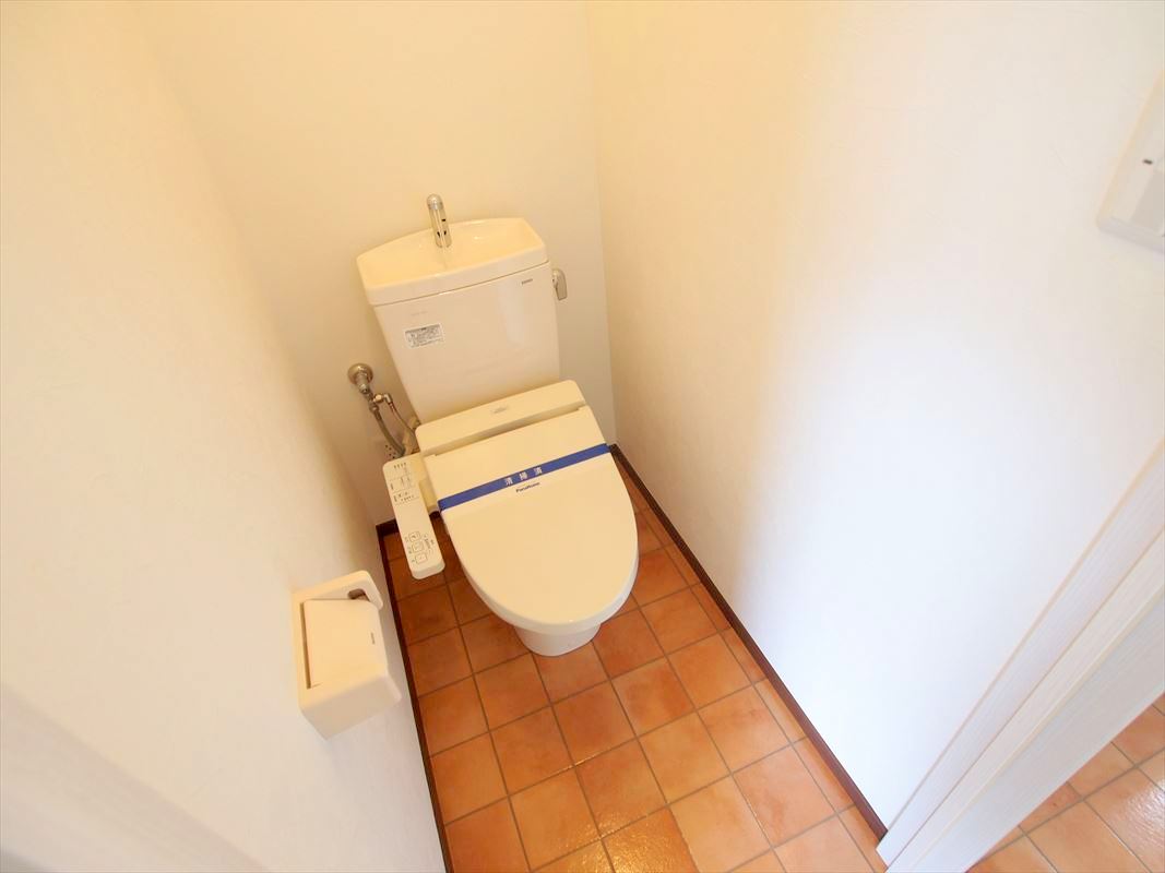 トイレ　※同物件別号室写真となります。