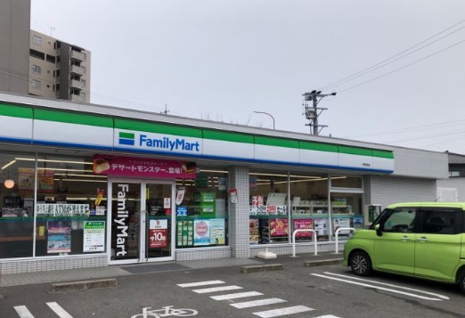 コンビニ　ファミリーマート 一宮馬寄店（コンビニ）まで462m