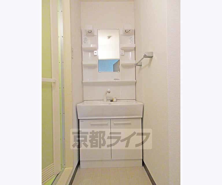 洗面設備　収納の多い洗面台です！