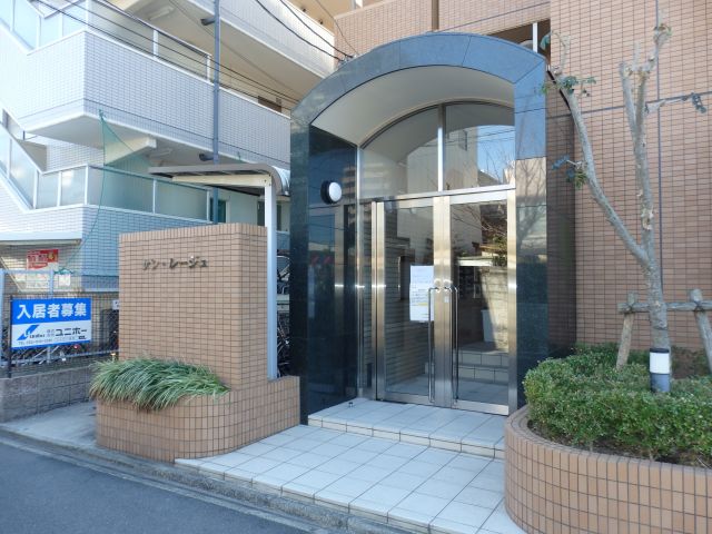 エントランス　清潔なエントランスです