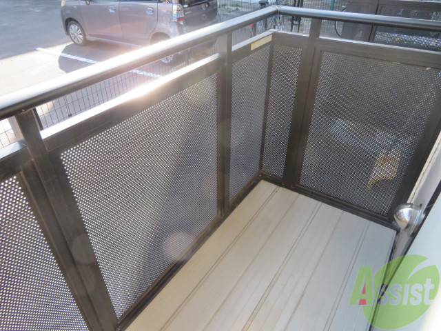 バルコニー　バルコニーは幅があり、広い印象を受けました。