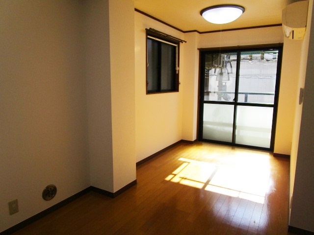 居室・リビング　陽当りの良いリビングです！