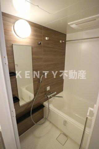 バス・シャワールーム　コンパクトで使いやすいお風呂です