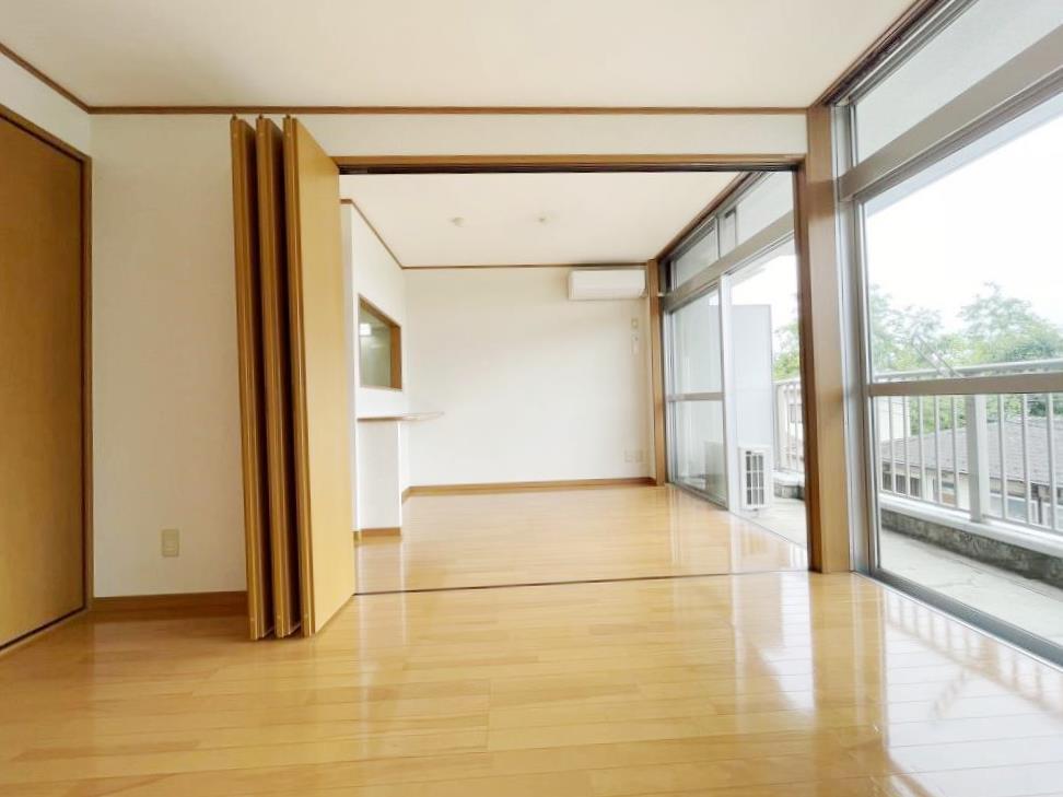 荒巻ハイツA棟の居間写真