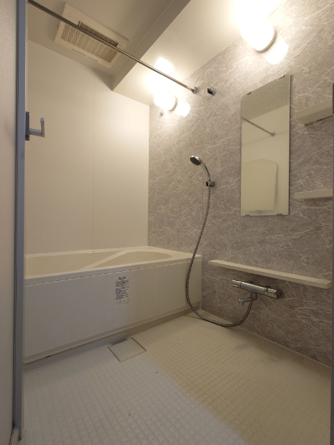 バス・シャワールーム　浴室乾燥機＆追焚機能付き