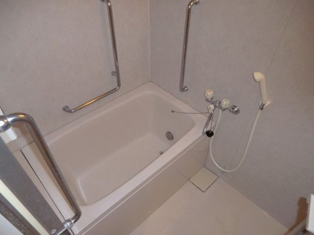 バス・シャワールーム　※同建物別室設備施工例　現況優先