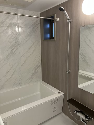 バス・シャワールーム　現況優先となります。現地にて間取り・仕様等をお確かめ下さい。