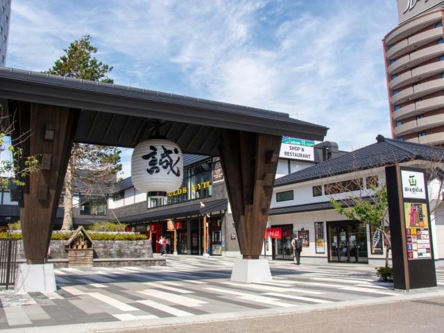 ショッピングセンター　HAKOVIVA（ショッピングセンター）まで877m