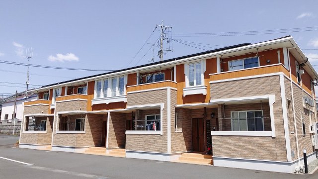 建物外観　姶良ニュータウン内の高台の立地で津波災害はありません