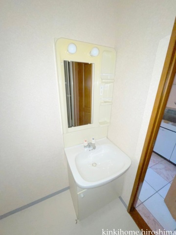 洗面設備　写真は別のお部屋です。※現況優先でお願いします