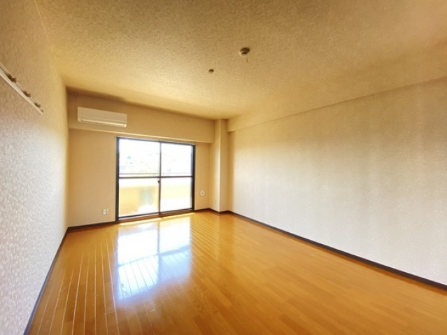 居室・リビング　写真は別のお部屋です。※現況優先でお願いします