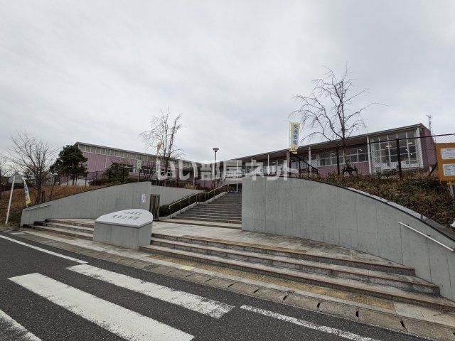 小学校　真舟小学校（小学校）まで528m